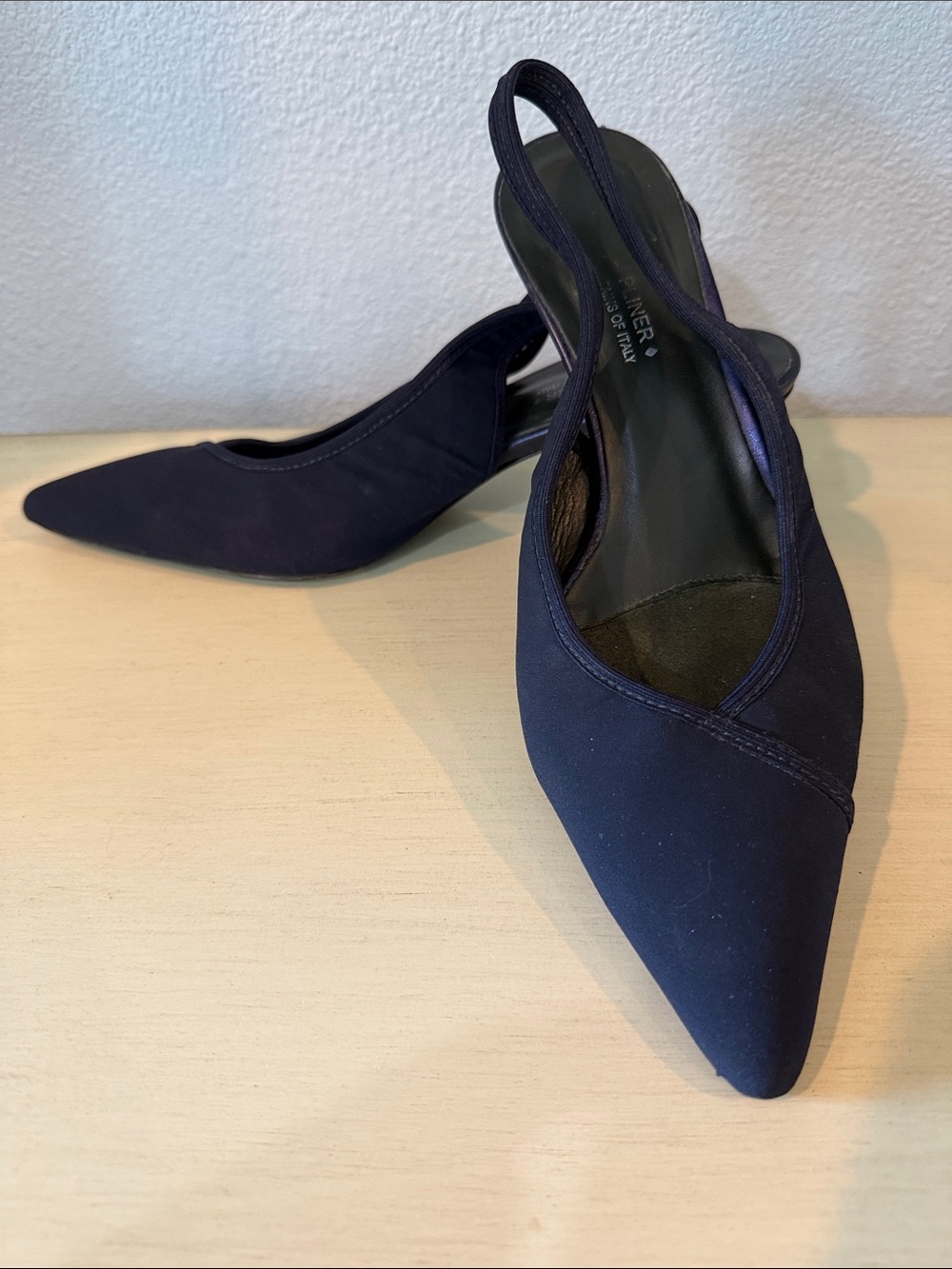 Donald J. Pliner Navy Pointed Slingback Heels #1000-4